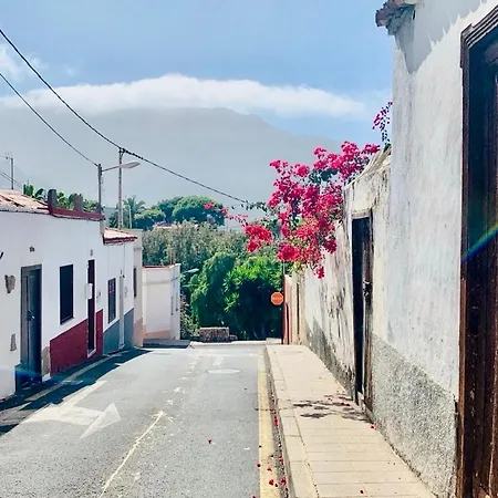Lacasadelchorro Holiday home *